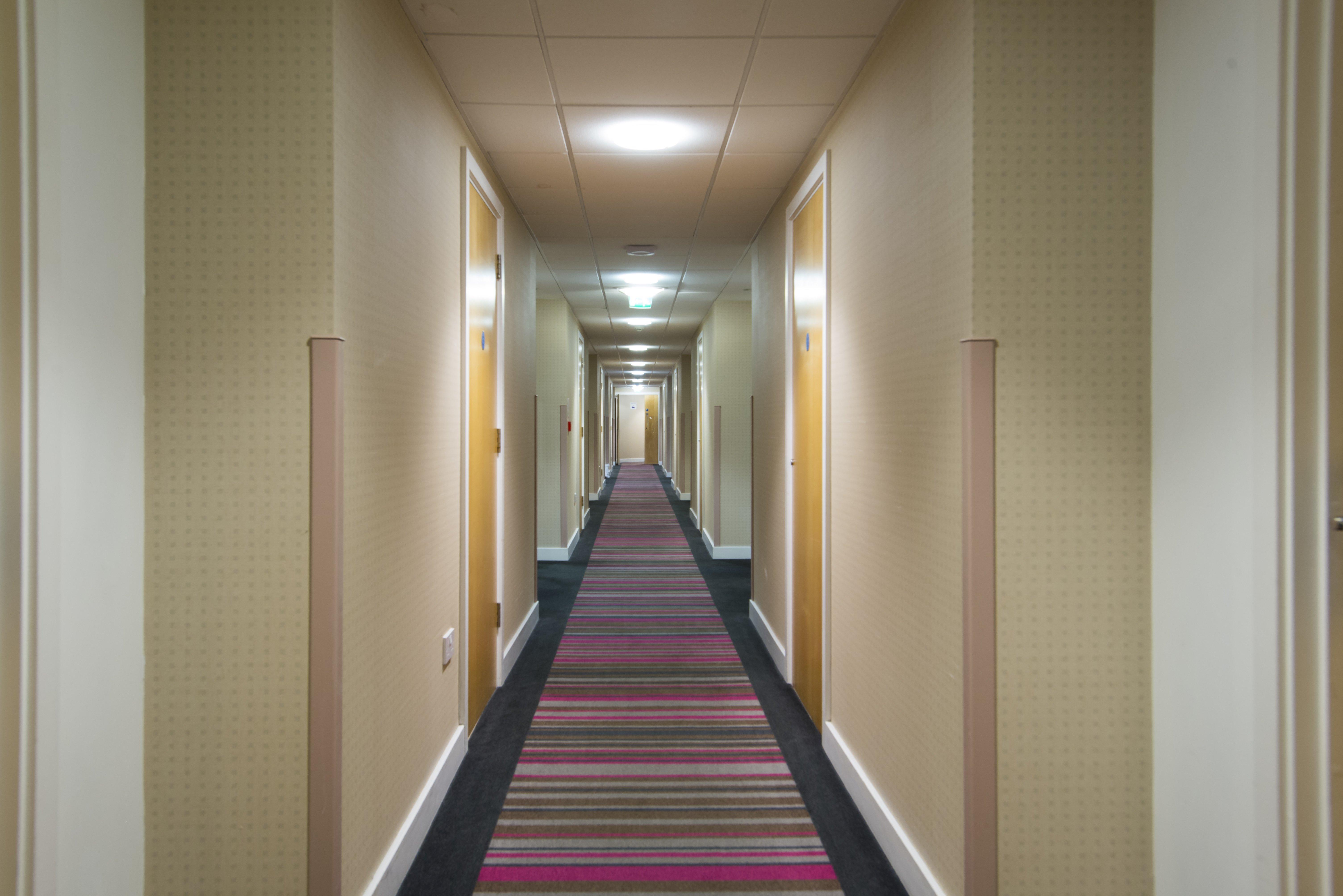 Holiday Inn Express London - Epsom Downs By Ihg Bagian luar foto