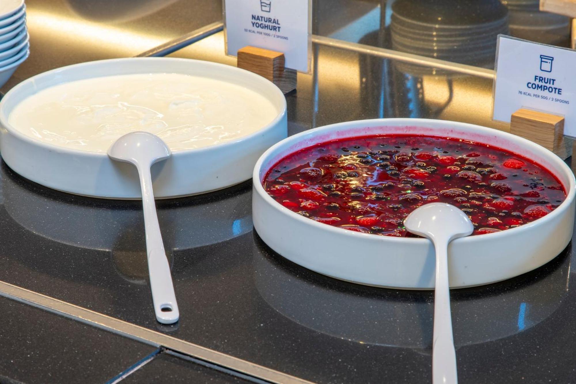 Holiday Inn Express London - Epsom Downs By Ihg Bagian luar foto